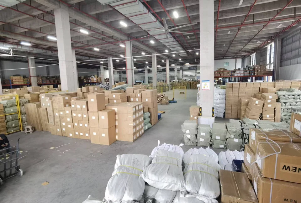 A spacious China-side export consolidation warehouse with organised cartons, pallets and clear working aisles